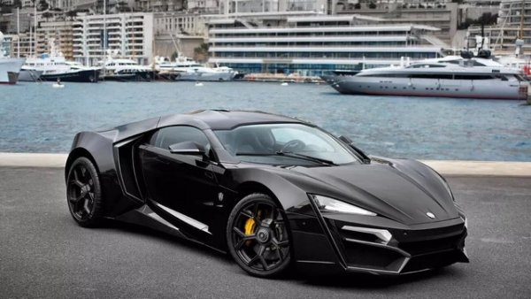 Това е ливански хиперавтомобил на базираната в ОАЕ компания W Motors, основана през 2012 г. в Ливан със сътрудничество на ливански и италиански инженери. Предназначен е за ограничено производство, показан е за първи път на изложението в Катар през февруари 2013 г. и са произведени само 7 бройки между 2013 и 2018 г.

Каросерията, шасито и двигателят са произведени в Германия и сглобени в Италия. Двигателят е 3,7-литров 6-цилиндров с мощност 780 к.с. и може да ускорява до 96 км/ч за 2,8 секунди с максимална скорост 386 км/ч. В допълнение към впечатляващата мощност, този автомобил е луксозен с изработен по поръчка интериор от въглеродни влакна и кожа.

В украсата са използвани благородни метали - платина, сребро и диаманти. С 3,4 милиона долара Lykan HyperSport е третият най-скъп сериен автомобил по време на производството си и първата кола, която има фарове с вградени бижута. Те съдържат титаниеви LED остриета с 440 платинени диаманта.